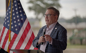 政權交接期700萬包機挨轟 美環保署長訪台無限延期