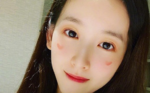 「奶茶妹妹」27歲顏值依舊！慶生照不見他的身影