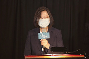 蔡英文包場《孤味》：淑芳阿嬤身材好  蛤，非常羨慕