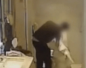 (影) 噁! 這就是中國5星飯店的水準? 竟用毛巾擦馬桶