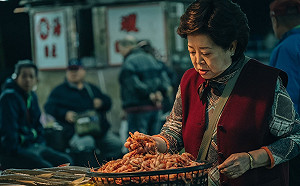 (影)《孤味》票房破億倒數！影后陳淑芳發400份蝦捲慶功