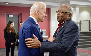 拜登論功行賞只選1非裔女性 民主黨眾院黨鞭不爽