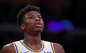 尋求衛冕！湖人續約Antetokounmpo