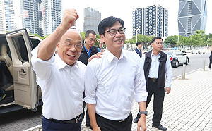 蘇貞昌遭藍營「腥攻勢」襲擊  「暖男邁邁」打氣:捲起袖子繼續拚