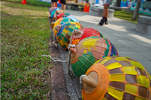 高雄打卡新秘境！新銳藝術家替汕尾漁港彩繪生態壁畫