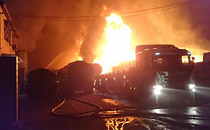 高雄市大寮區木材廠大火  幸無人員受傷受困