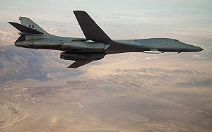 首次亮相! 美國B-1B槍騎兵轟炸機攜超高音速導彈 中國更難防