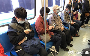 一圖搞懂12/1防疫新規定！8大類45場所未依規定戴口罩會重罰