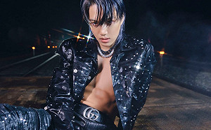 (影)EXO KAI「深V襯衫」開到人魚線！粉嗨：受不了