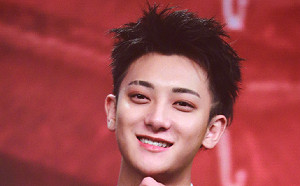 (影)黃子韜為新歌公開EXO時期朋友圈 網驚：玩真大！