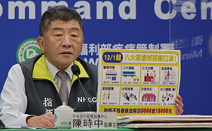 武漢肺炎》又被問游泳池要戴口罩嗎？阿中笑了！