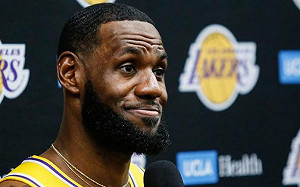 詹皇2年24億頂薪延長續約湖人