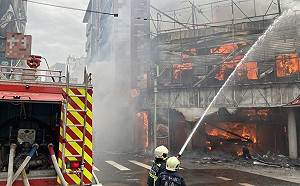 台中檸檬餅創始店一福堂起火 消防局獲報搶救中