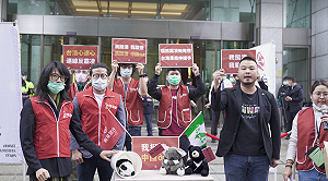 中國熊貓丟垃圾桶  台灣基進贈台灣黑熊挺澳洲共同對抗霸權