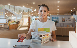 高市圖年終加碼借閱贈獎  世界球后戴資穎獻上說書處女秀