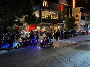 想肉想瘋！埔里清醮吃素終於開葷  速食店大排長龍