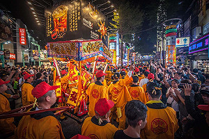 管仁健觀點》不管樓下放炮  只管樓上「打X」的警察