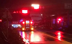 轎車疑闖冬山平交道撞火車！  冬山-羅東17：50起列車延誤