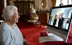 偷溜出宮、搭地下鐵 英女王也有平易近人一面