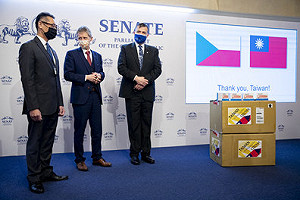 攜手抗疫拼經濟！台贈捷克5千份新冠肺炎快篩試劑 與商會簽合作備忘錄