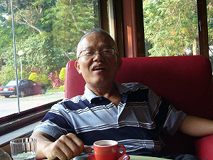 在威權下的天空2》他的學生會砸蔣介石銅像！反黨國教育的老師--王洲明