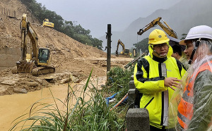 (影)雨下不停！瑞芳猴硐坍方難清運 林佳龍：重新評估通車時間