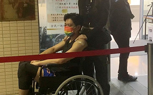 (影)「這群人」尼克打籃球重摔腦震盪！  踩球落地瞬間超驚悚