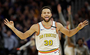 久違了！Curry在觀眾席飆進三分球