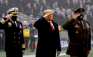 (影)川普現身西點軍校全場高喊USA  網:沒有人能說服我他輸給了拜登