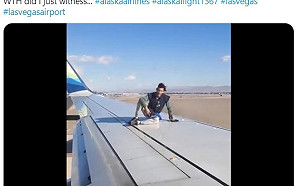 (影)怎麼上去的？航班正要起飛 乘客驚見「機翼上有人」瀟灑擺Pose