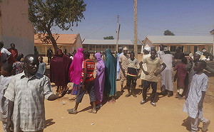 奈及利亞幫派持槍闖入中學 300多學生下落不明