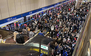 北捷電扶梯站左邊｢不借過被罵 ｣女醫：捷運局沒路用放任婦孺被欺負