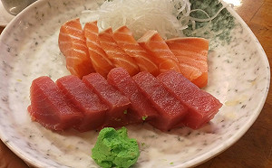 抽查18家餐廳8成生魚片不合格！消保處：旗津1店生菌超標7.8倍