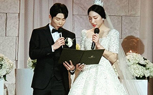 小戴一生之敵完婚　新郎是南韓球王