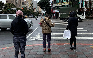 新北石門清晨12.7度追平入冬最低溫！新一波冷空氣明晚報到