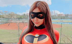 「辣妹泥泥」緊身衣藏不住飽滿曲線！Cosplay巴小倩：長大了