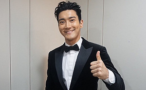 (影)SJ始源出席TMA送全場一人一份禮！後輩大讚：出道15年的威嚴