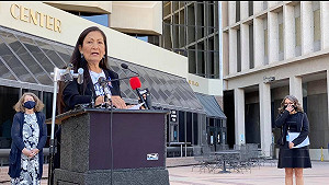 拜登政府內政部長 傳將提名原住民眾議員哈蘭