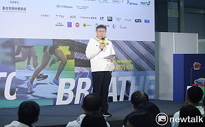 馬拉松參賽者開跑才能拿下口罩 柯文哲：圍觀民眾要戴口罩