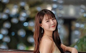 甜美系元元短裙秀美腿！大撩：我就是你的禮物