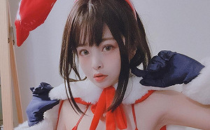 米砂首發聖誕服下面沒穿？網友直呼：太色了