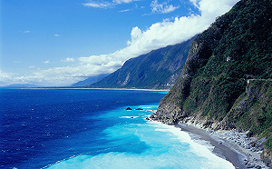 (影)悲慟!蘇花公路遊覽車翻覆  全車45員5人不治