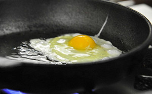 煎荷包蛋要熱油下鍋？專家傳授一招