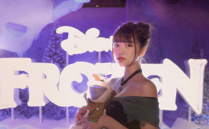 《冰雪奇緣》Cosplay！可凡扮「安娜公主」大受好評