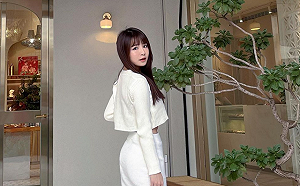 元元純白穿搭氣質滿分 網友告白：你才是最好看的景色