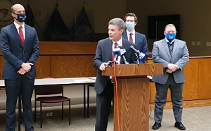 抓到了 美國總統大選真的有舞弊! 男子假冒死亡12年母親投給川普