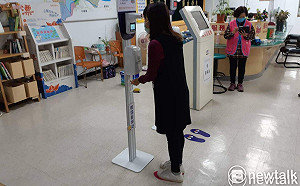 偵測出民眾發燒警鈴聲大作 嘉義市西區戶所防疫添利器