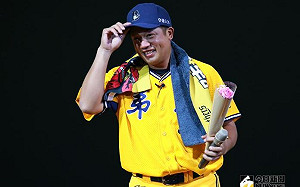 陳江和疑似施暴　兄弟體能教練提告