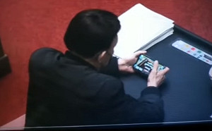 拿納稅人的錢在國會打手遊麻將 羅友志怒嗆余天「懶」豬立委