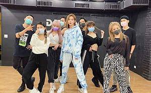 沒有更性感只有最性感  安心亞麗寶跨年大秀《呼呼》華麗魅惑版